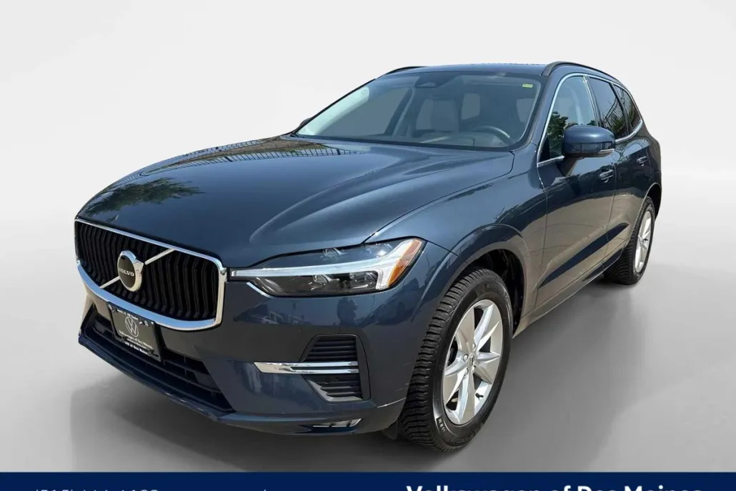 2022 Volvo XC60 Momentum photo 1