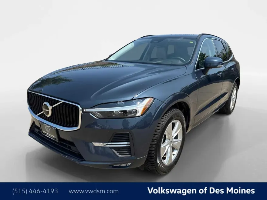 2022 Volvo XC60 Momentum photo 1