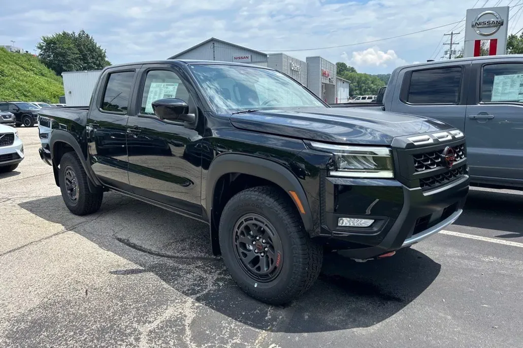 2025 Nissan Frontier PRO-4X photo 1