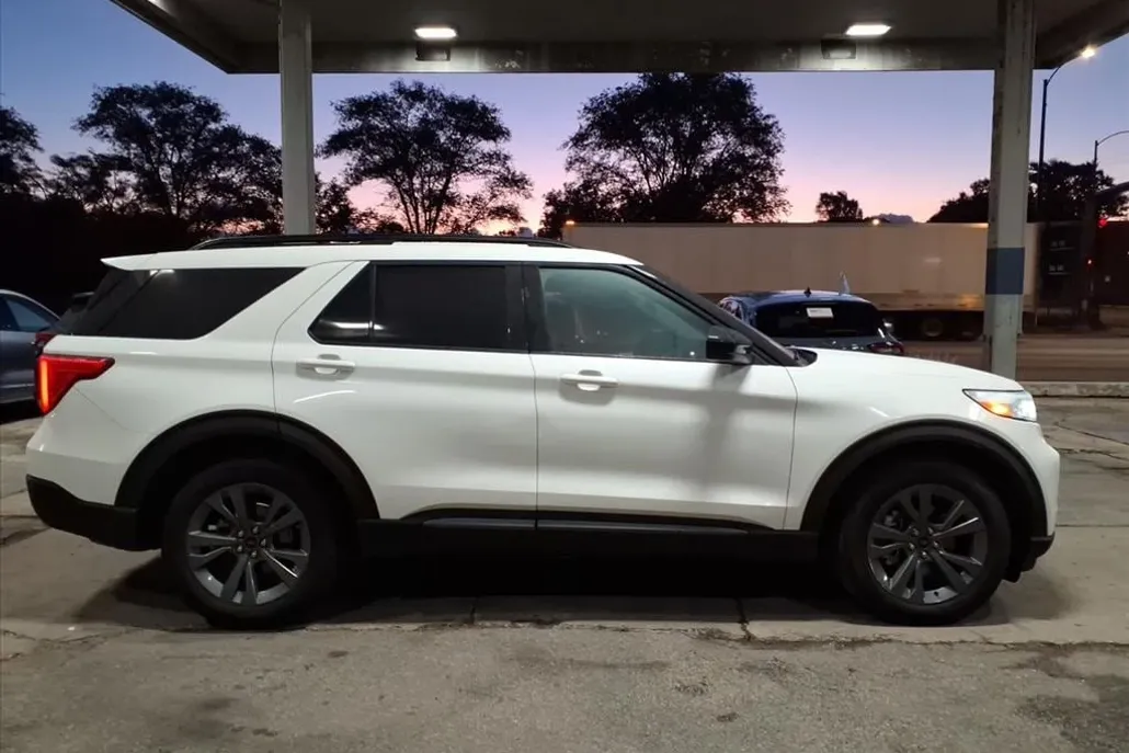 2022 Ford Explorer XLT photo 1