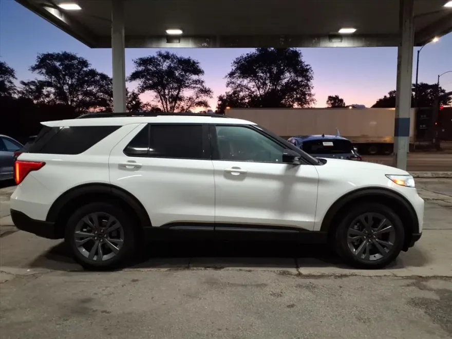 2022 Ford Explorer XLT photo 1