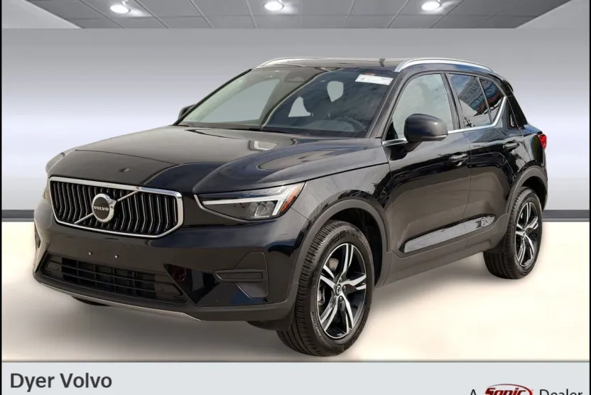 2025 Volvo XC40 Core photo 1
