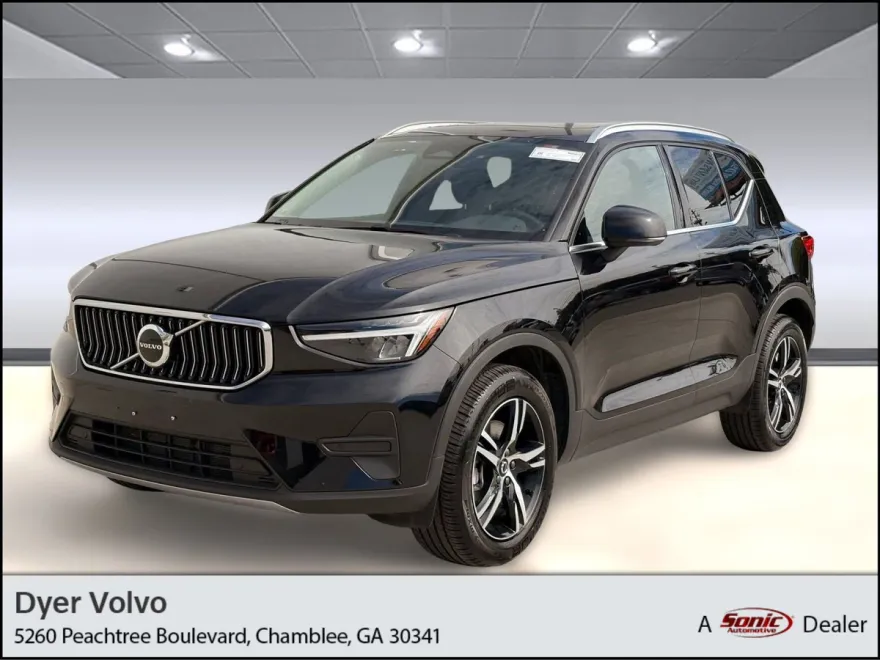 2025 Volvo XC40 Core photo 1