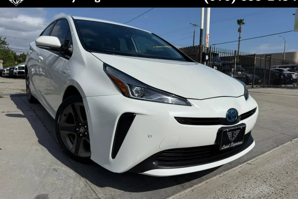 2019 Toyota Prius XLE photo 1