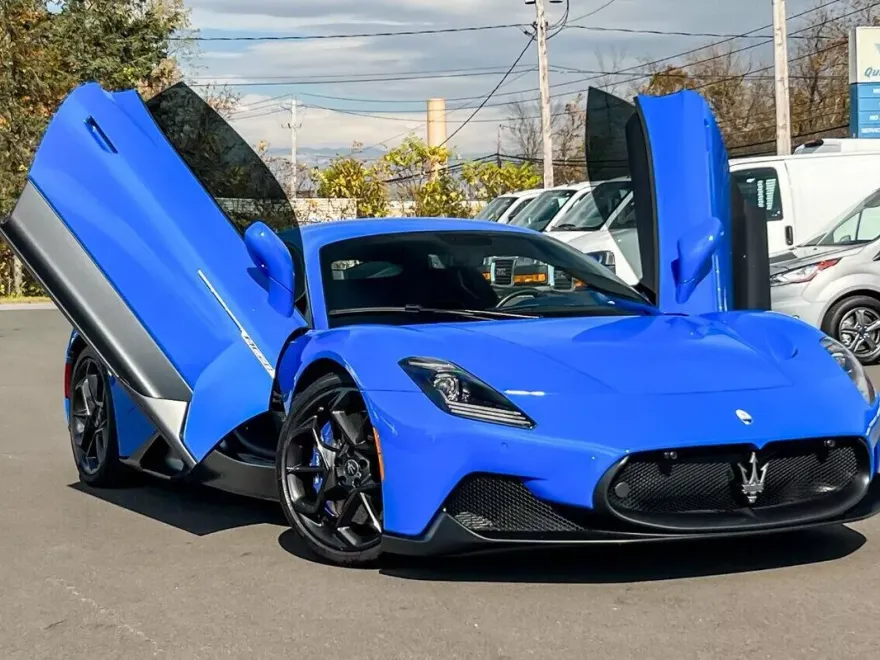 2022 Maserati MC20 Base photo 1