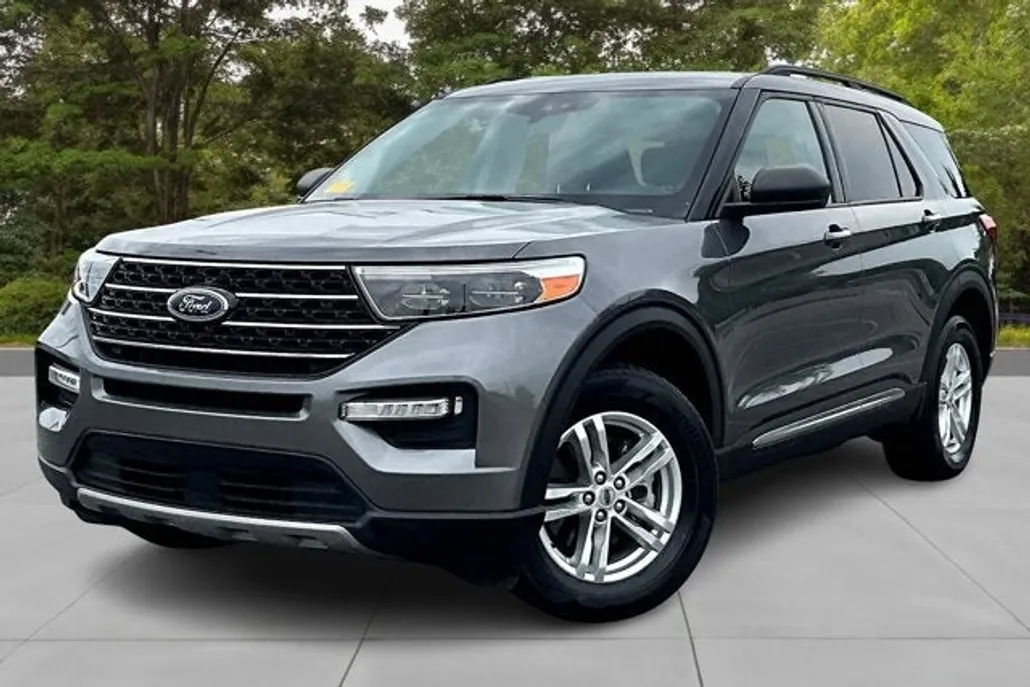 2021 Ford Explorer XLT photo 1