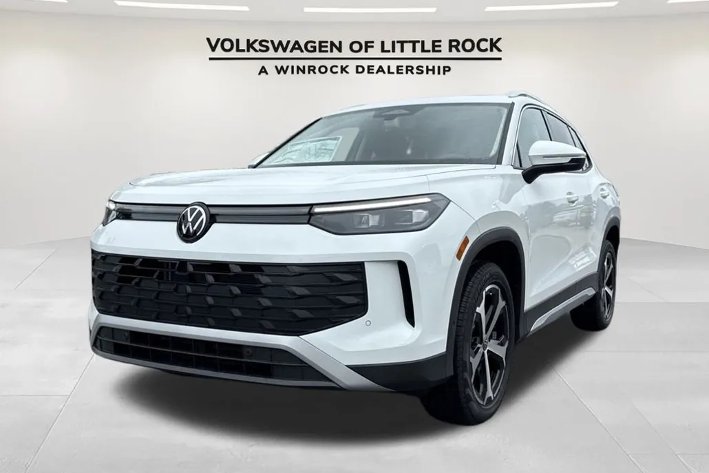 2025 Volkswagen Tiguan SE photo 1