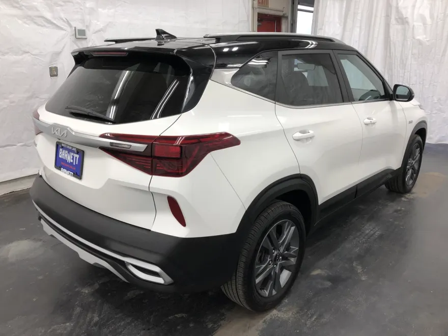 2023 Kia Seltos S photo 1