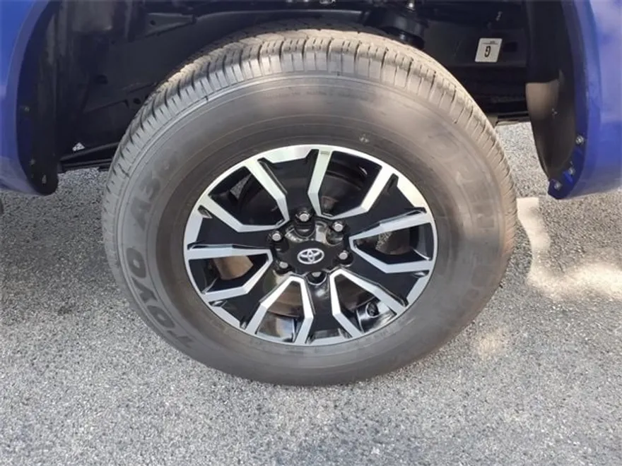 2023 Toyota Tacoma TRD Sport V6 photo 1