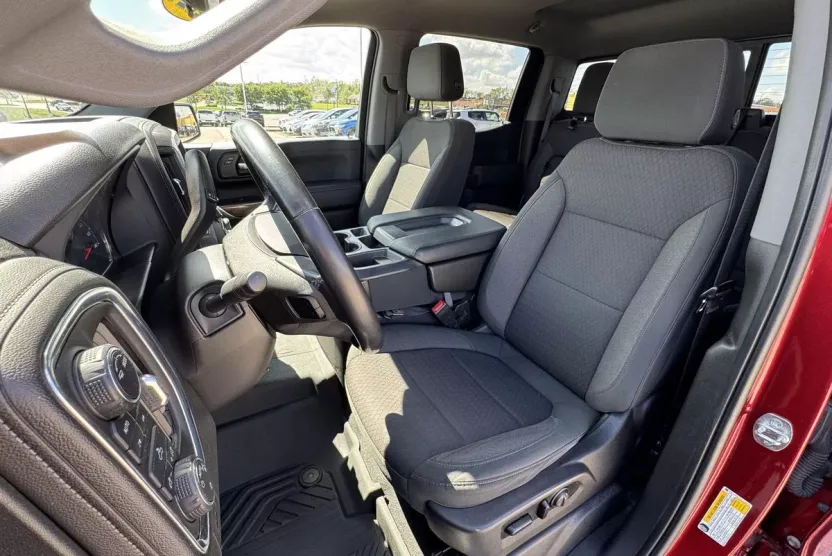 2021 Chevrolet Silverado 1500 LT photo 1