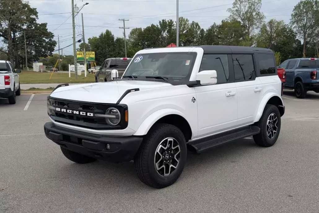 2025 Ford Bronco Outer Banks photo 1