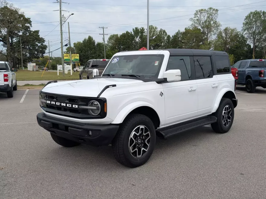 2025 Ford Bronco Outer Banks photo 1