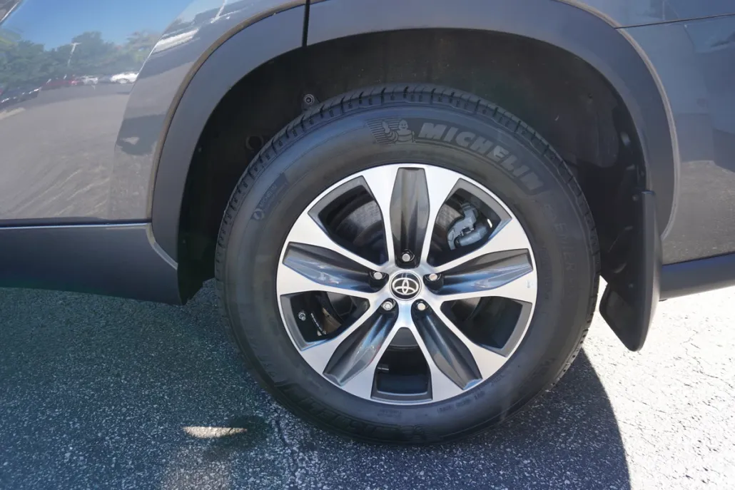 2022 Toyota Highlander XLE photo 1