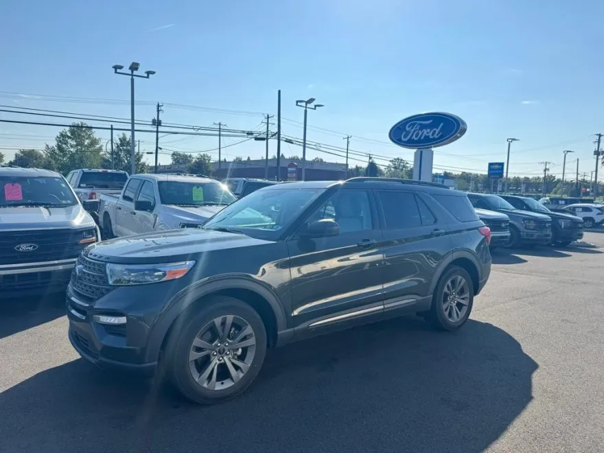 2021 Ford Explorer XLT photo 1