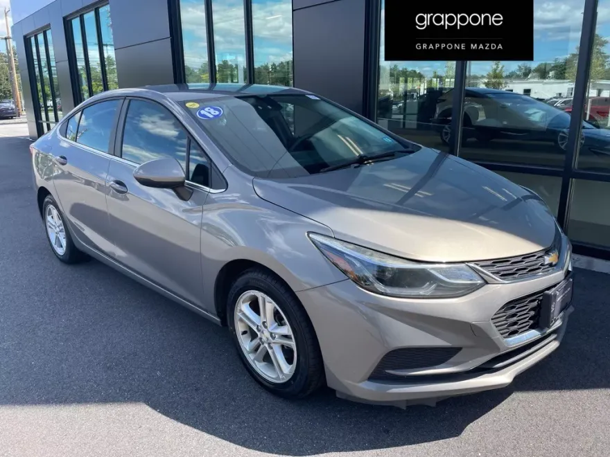 2018 Chevrolet Cruze LT photo 1