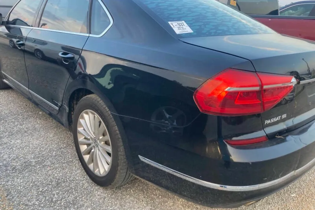 2016 Volkswagen Passat TDI SE photo 1