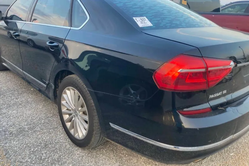 2016 Volkswagen Passat TDI SE photo 1