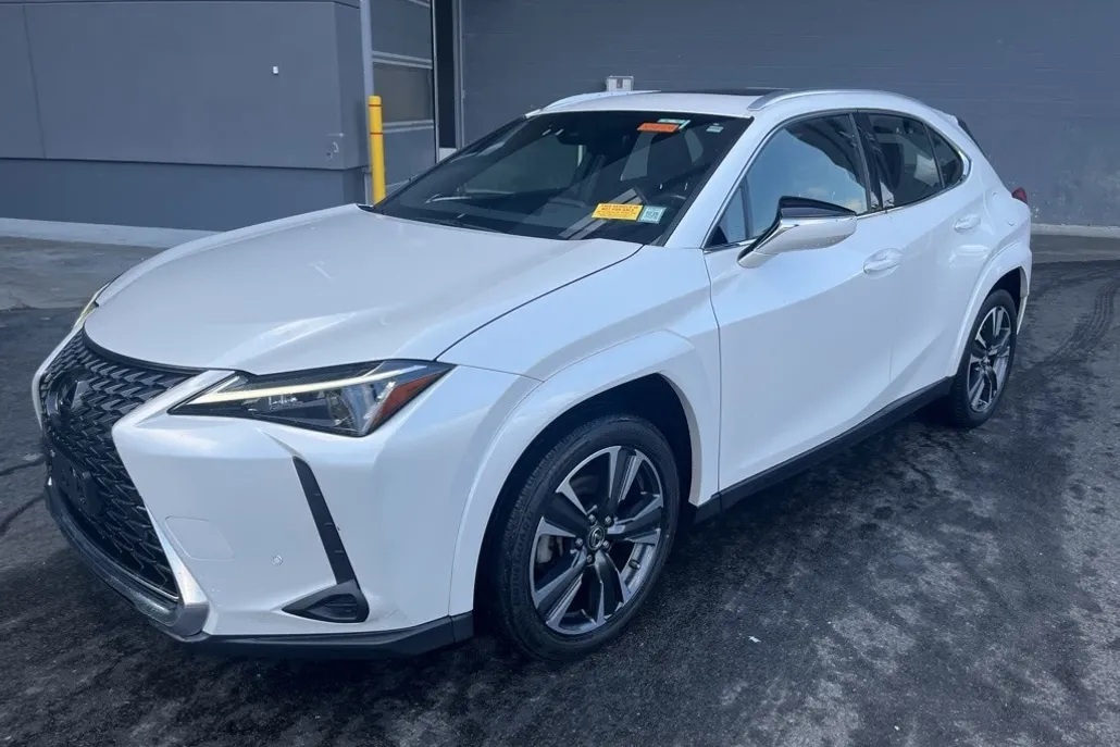 2023 Lexus UX 250h Premium photo 1