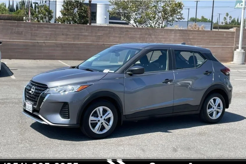 2023 Nissan Kicks S photo 1