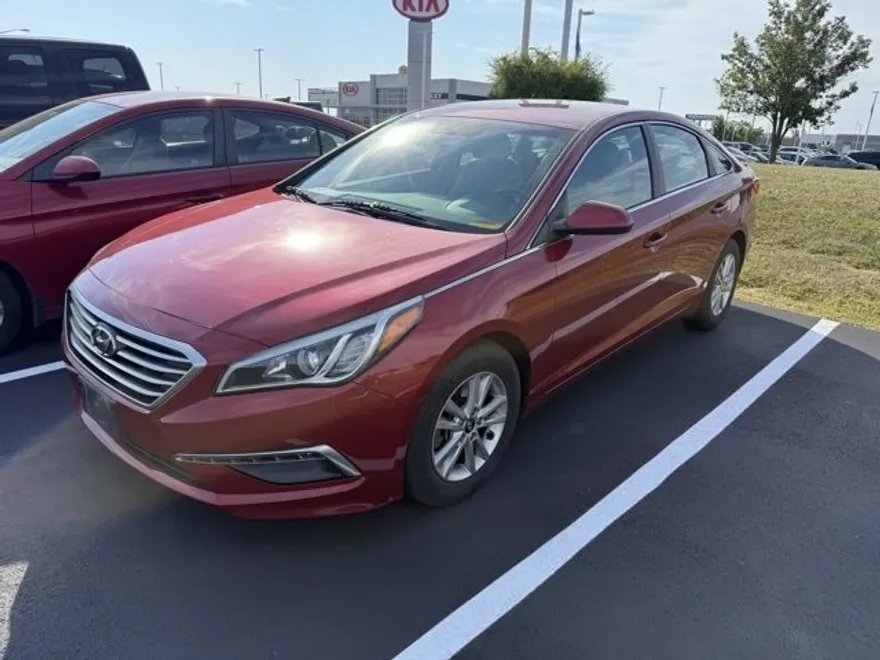 2015 Hyundai Sonata SE photo 1