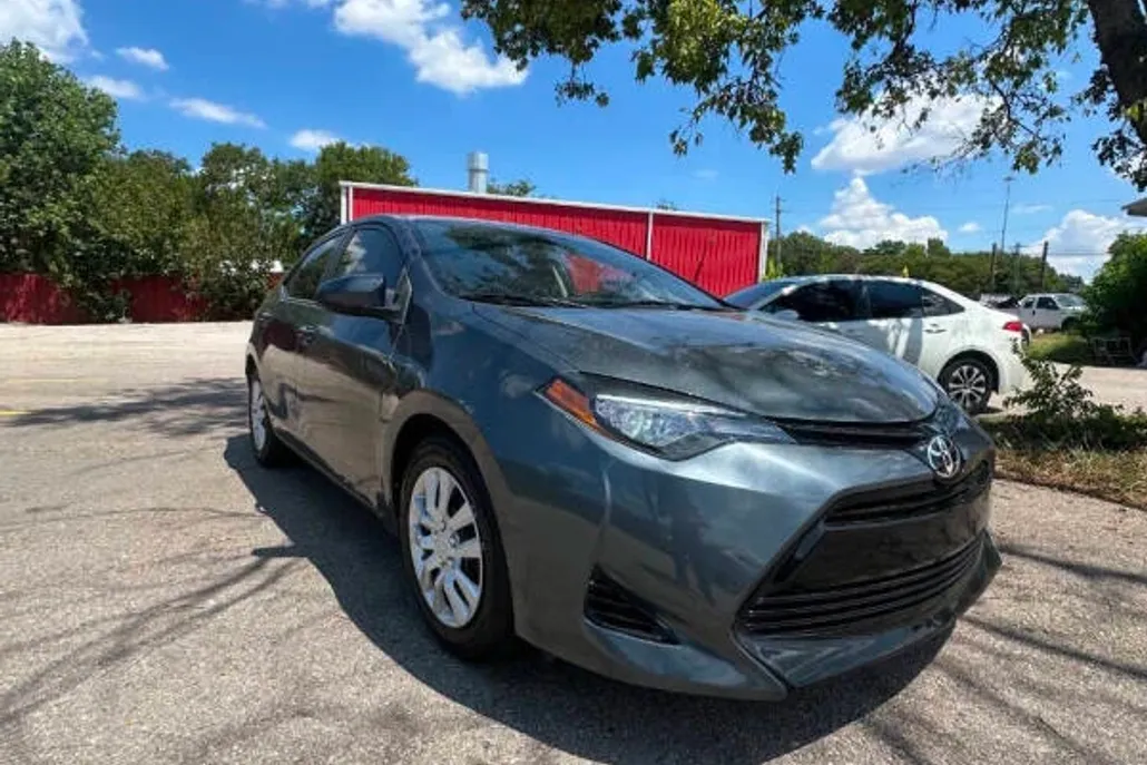 2019 Toyota Corolla L photo 1