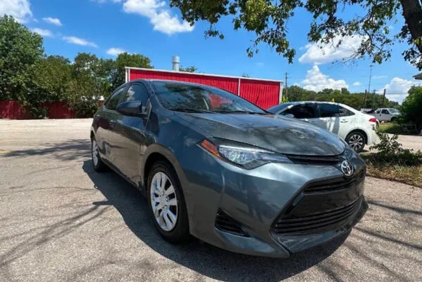 2019 Toyota Corolla L photo 1