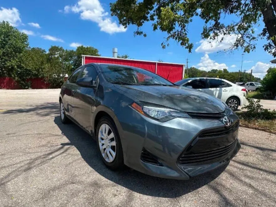 2019 Toyota Corolla L photo 1