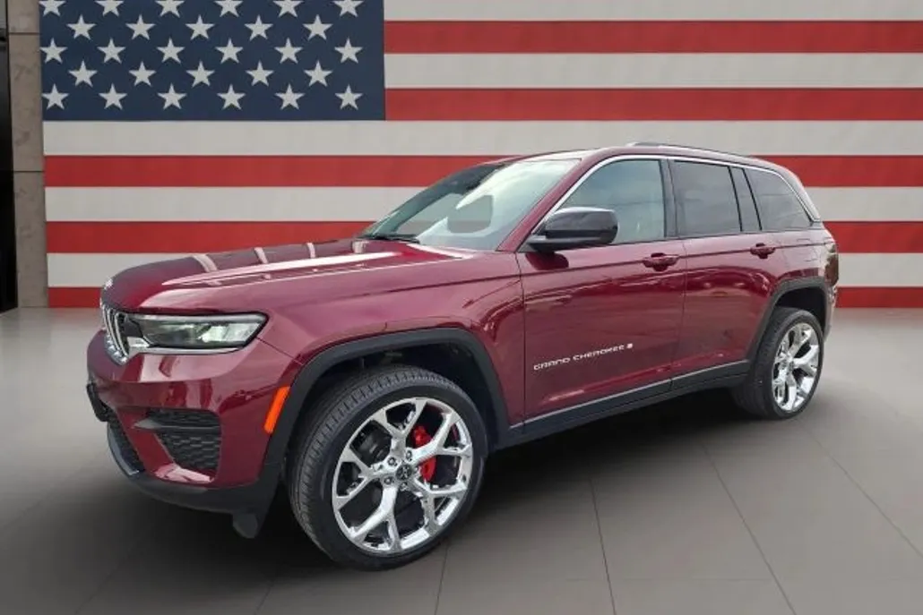 2023 Jeep Grand Cherokee Laredo Sport photo 1