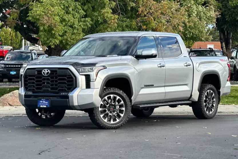 2023 Toyota Tundra Limited CrewMax photo 1