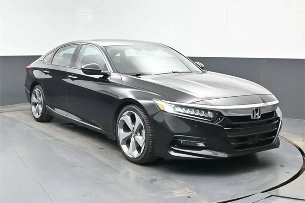 2018 Honda Accord Touring photo 1