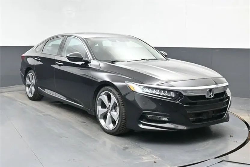 2018 Honda Accord Touring photo 1