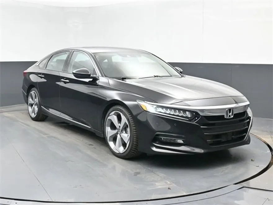 2018 Honda Accord Touring photo 1