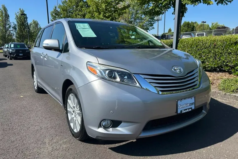 2017 Toyota Sienna Limited Premium photo 1