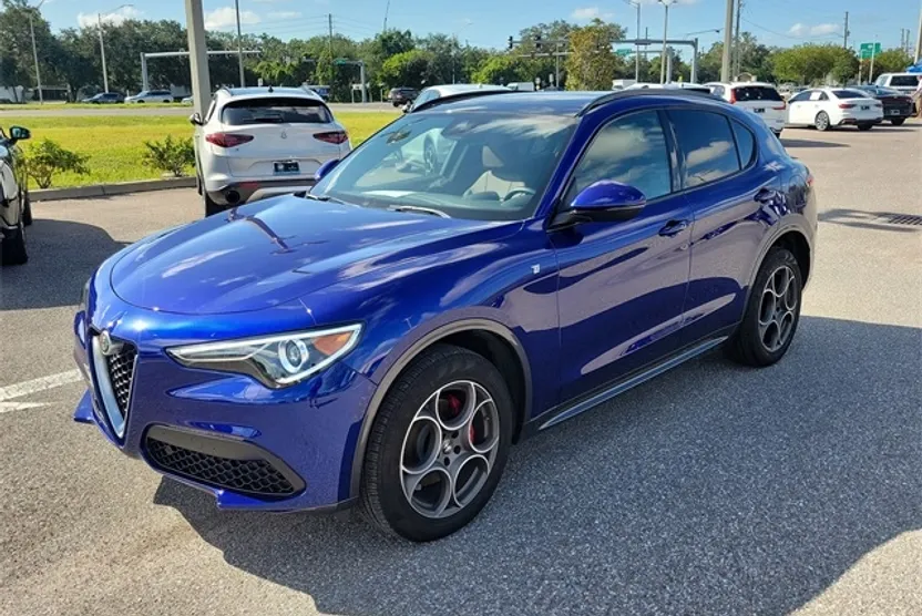 2022 Alfa Romeo Stelvio Ti photo 1