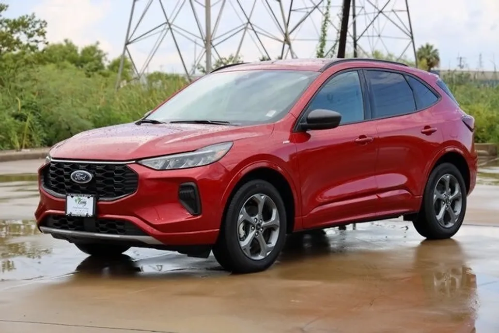 2024 Ford Escape Hybrid ST-Line photo 1