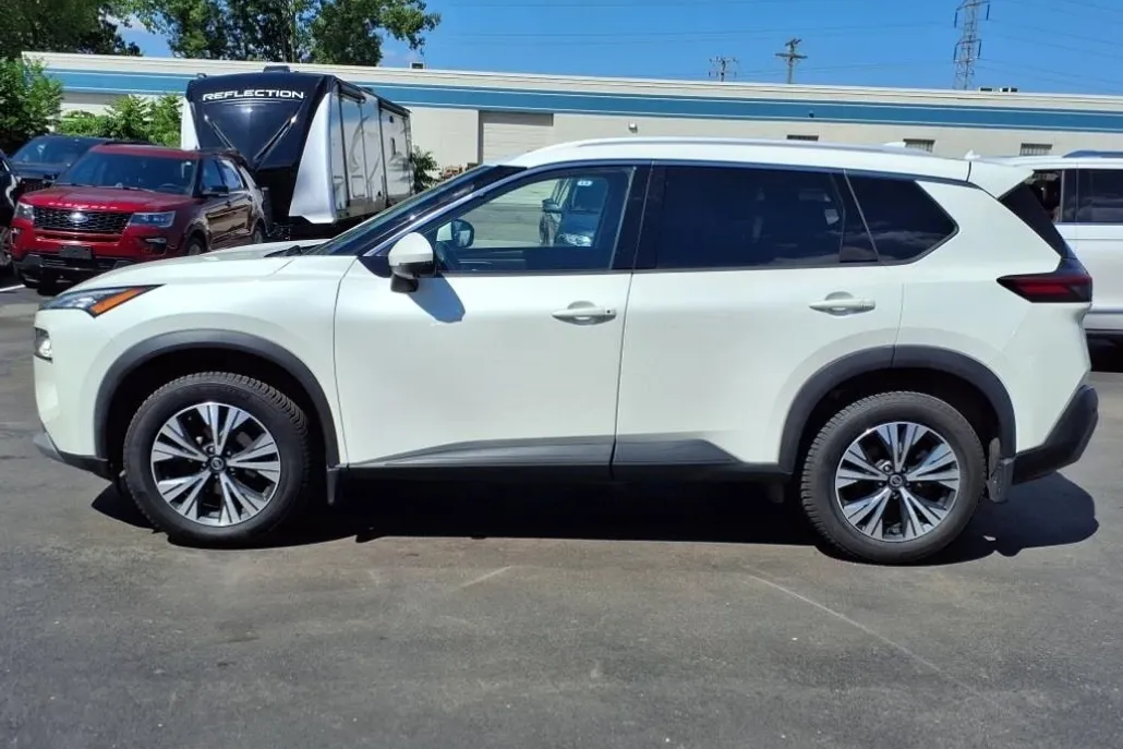 2021 Nissan Rogue SV photo 1