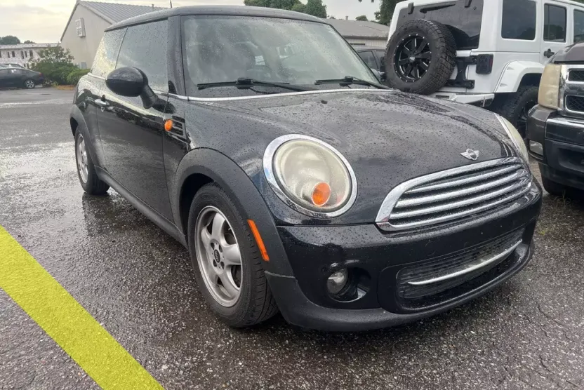 2011 Mini Cooper Base photo 1