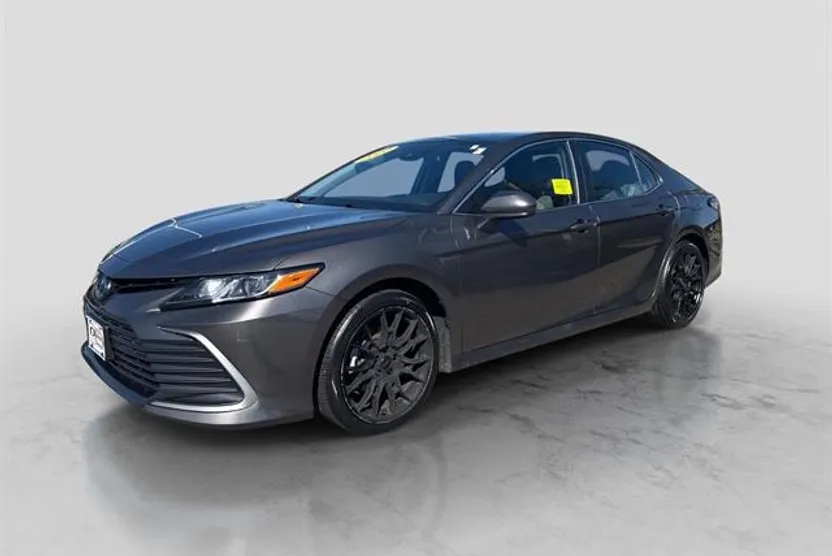 2022 Toyota Camry Hybrid LE photo 1