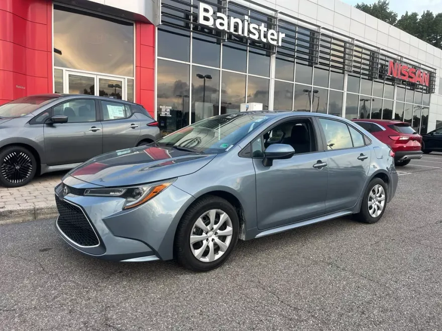 2022 Toyota Corolla LE photo 1