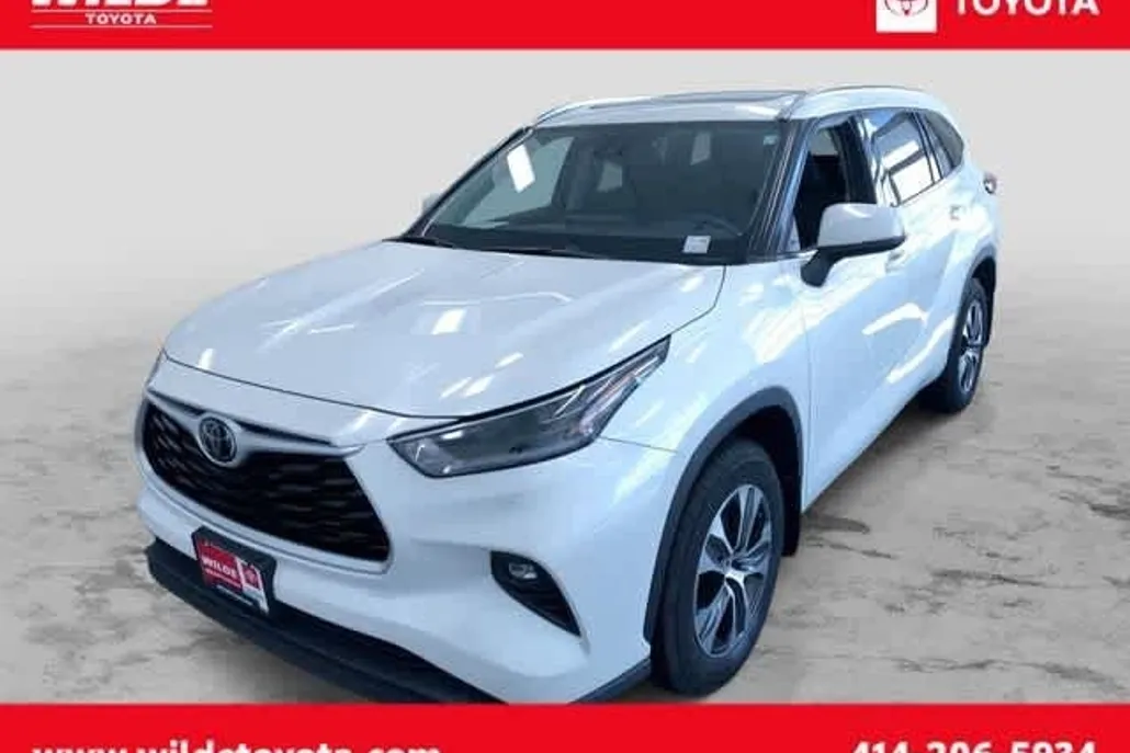 2021 Toyota Highlander XLE photo 1