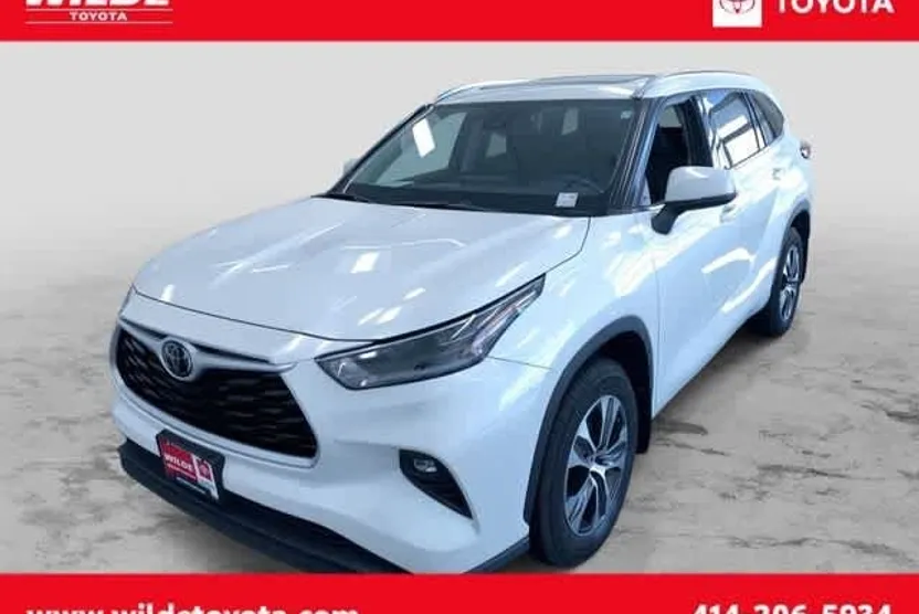 2021 Toyota Highlander XLE photo 1