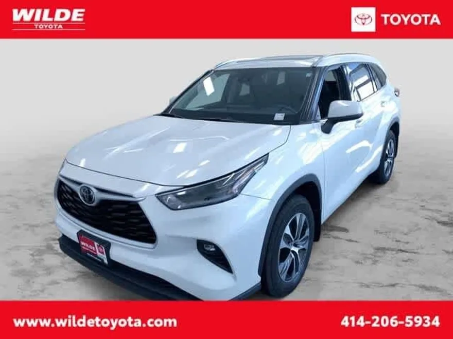 2021 Toyota Highlander XLE photo 1