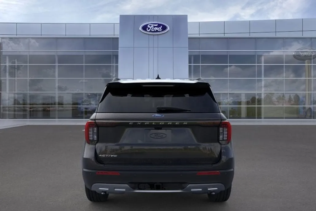 2025 Ford Explorer photo 1