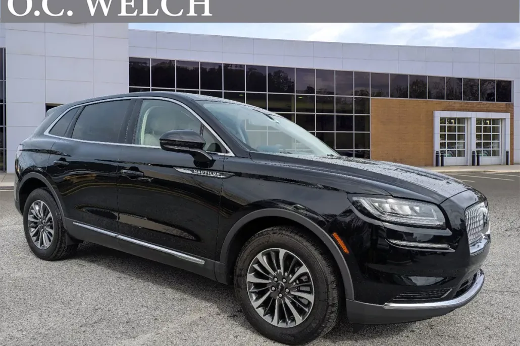 2023 Lincoln Nautilus Standard photo 1