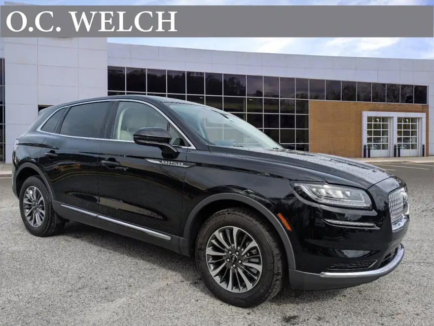 2023 Lincoln Nautilus Standard photo 1