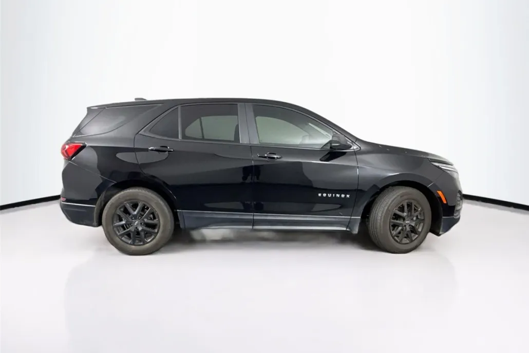 2022 Chevrolet Equinox LS photo 1