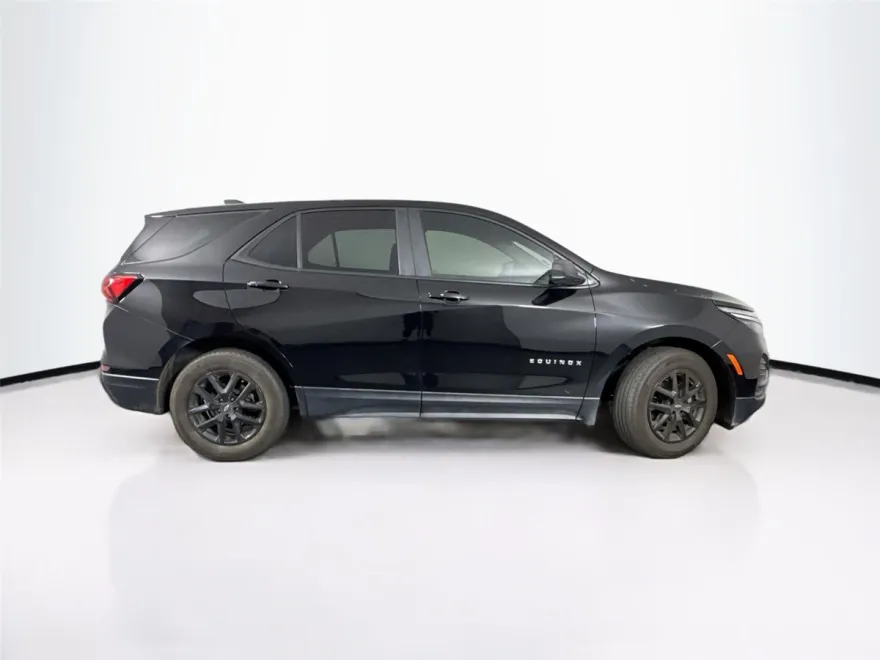 2022 Chevrolet Equinox LS photo 1
