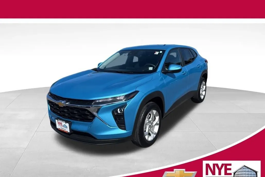2025 Chevrolet Trax LS photo 1