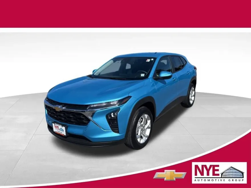2025 Chevrolet Trax LS photo 1