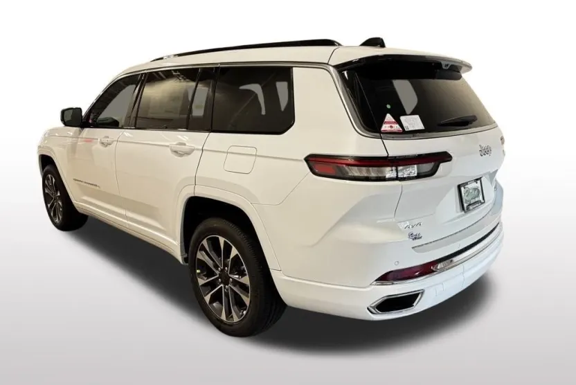 2025 Jeep Grand Cherokee Overland photo 1